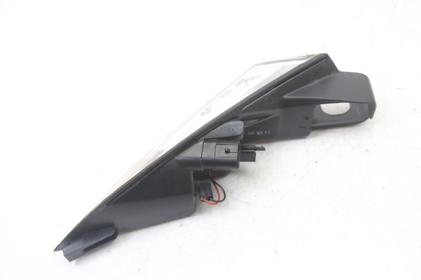 photo de FEU ARRIERE DROIT PEUGEOT SATELIS 125 (2013 - 2018) - Gros plan technique