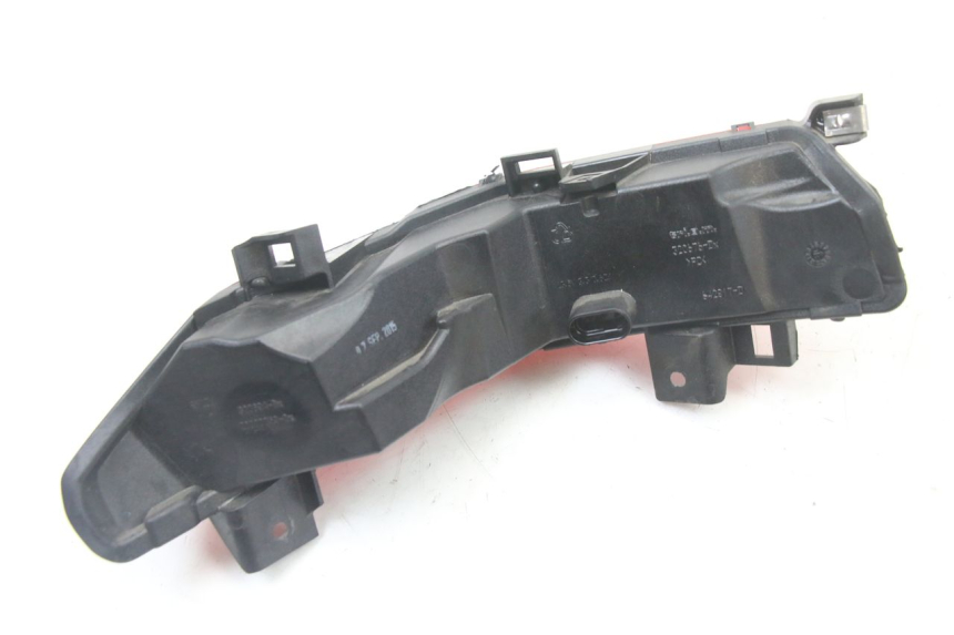 photo de FEU ARRIERE DROIT PIAGGIO MP3 500 (2014 - 2017) - Points de fixation