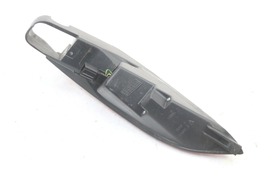 photo de FEU ARRIERE DROIT PEUGEOT SATELIS 125 (2010 - 2012) - Points de fixation