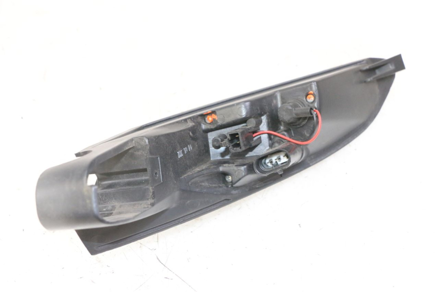 photo de FEU ARRIERE DROIT PEUGEOT SATELIS 125 (2013 - 2018) - Autre angle de vue