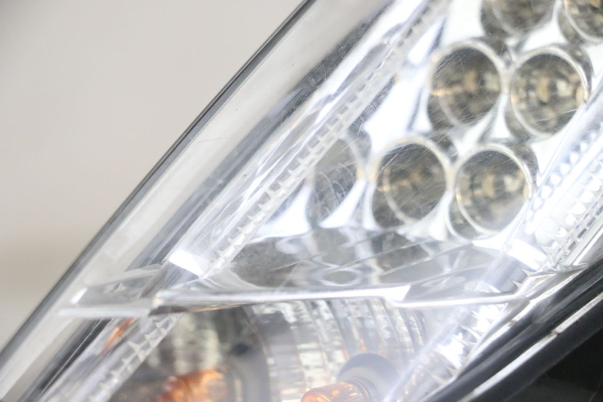 photo de FEU ARRIERE DROIT PEUGEOT SATELIS 125 (2013 - 2018) - État de surface