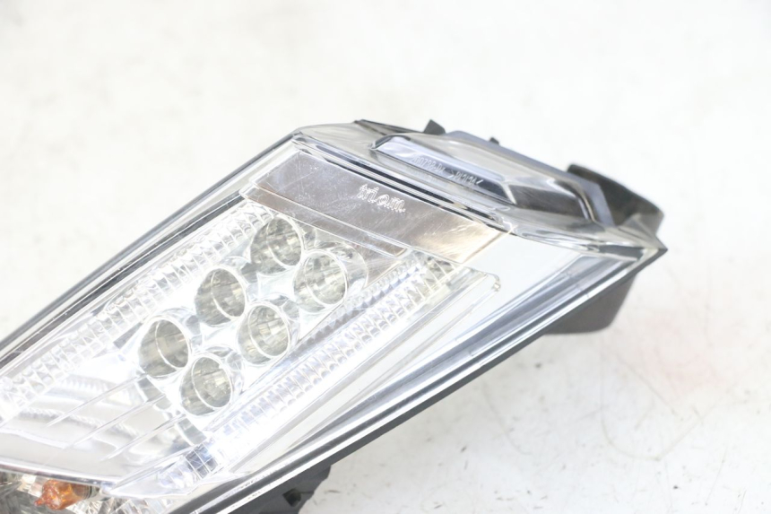 photo de FEU ARRIERE DROIT PEUGEOT SATELIS 125 (2013 - 2018) - Marquages et références