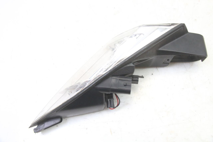 photo de FEU ARRIERE DROIT PEUGEOT SATELIS 125 (2013 - 2018) - Gros plan technique