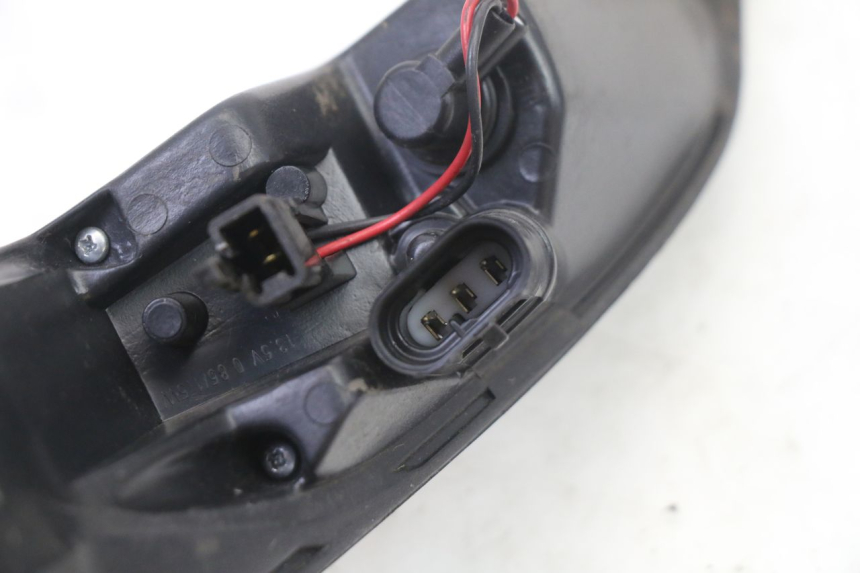 photo de FEU ARRIERE DROIT PEUGEOT SATELIS 125 (2013 - 2018) - État de surface