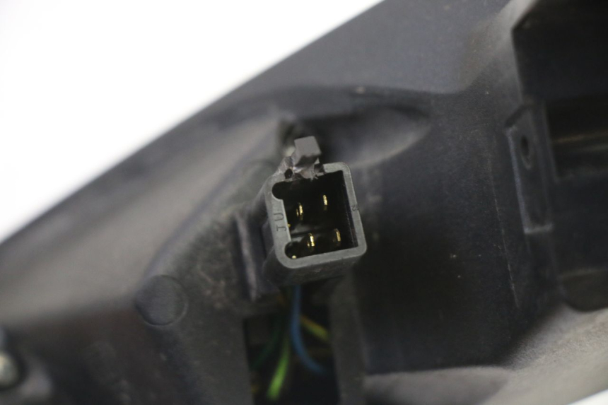 photo de FEU ARRIERE DROIT PEUGEOT SATELIS 250 (2006 - 2012) - Points de fixation