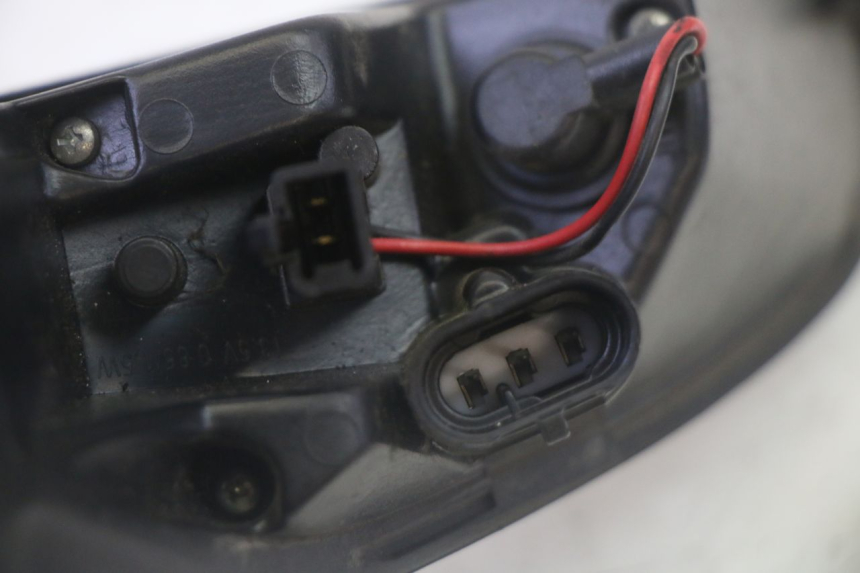 photo de FEU ARRIERE DROIT PEUGEOT SATELIS 125 (2013 - 2018) - Points de fixation