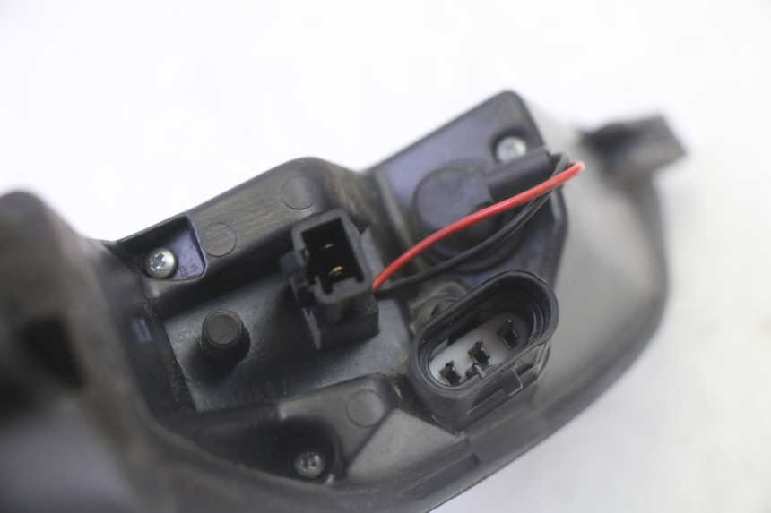 photo de FEU ARRIERE DROIT PEUGEOT SATELIS 125 (2010 - 2012) - État de surface