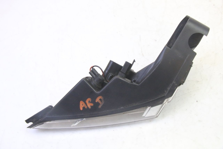 photo de FEU ARRIERE DROIT PEUGEOT SATELIS 125 (2013 - 2018) - Gros plan technique