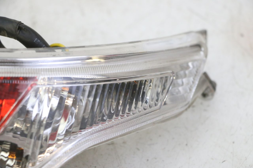 photo de FEU ARRIERE DROIT PEUGEOT VIVACITY NEW 4T 50 (2008 - 2017) - Zoom état d’usage