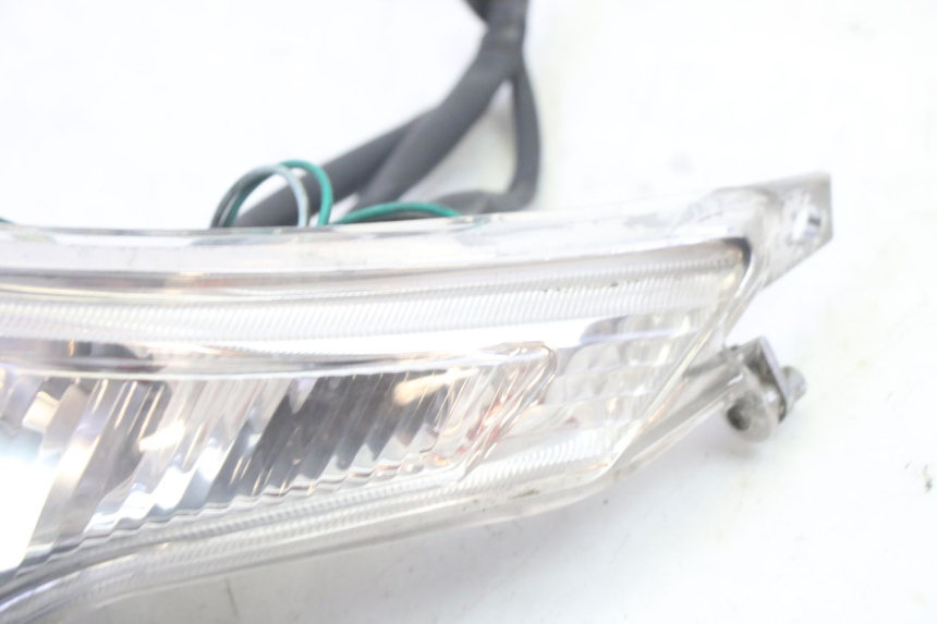 photo de FEU ARRIERE DROIT PEUGEOT VIVACITY NEW 4T 50 (2008 - 2017) - Gros plan technique