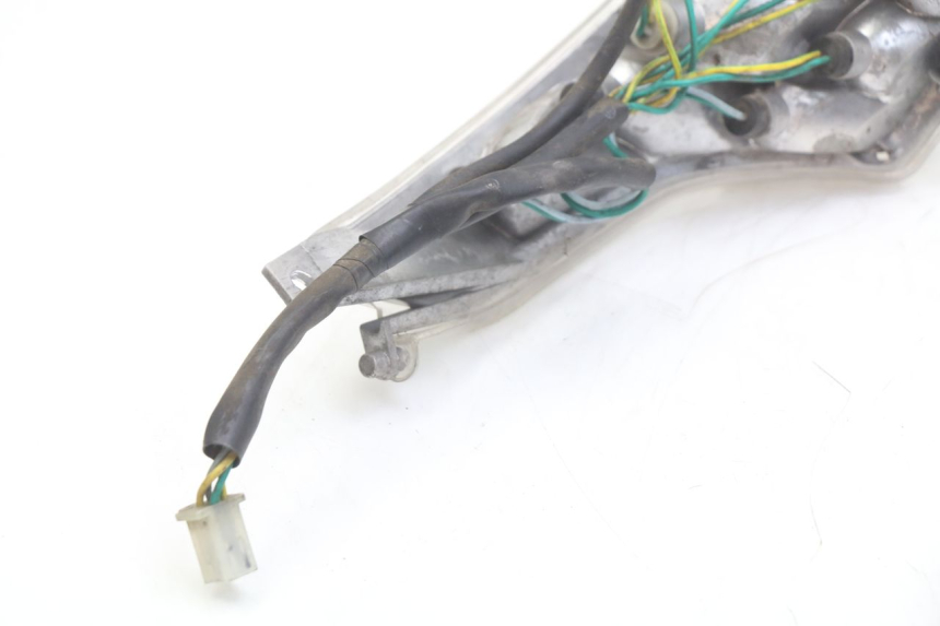 photo de FEU ARRIERE DROIT PEUGEOT VIVACITY 125 (2010 - 2017) - Autre angle de vue