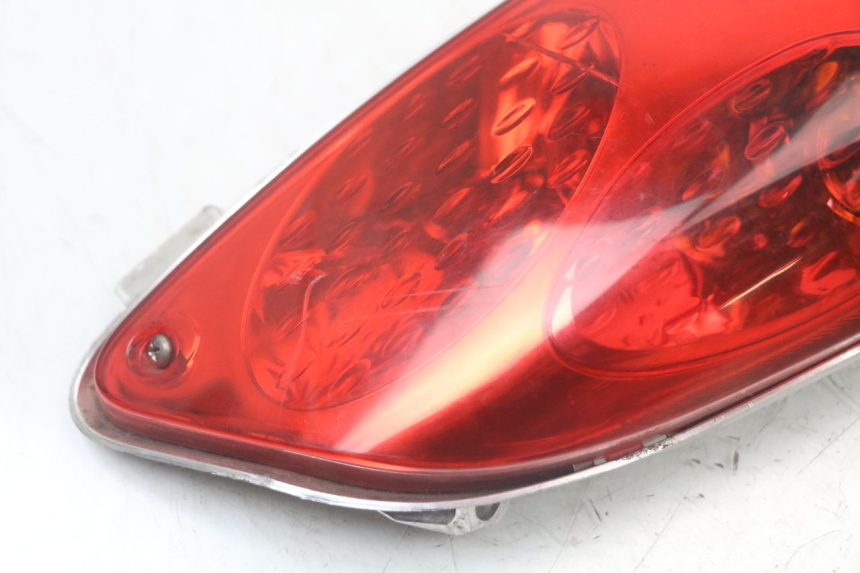 photo de FEU ARRIERE DROIT YAMAHA XMAX X-MAX 125 (2006 - 2009) - Détail de la pièce