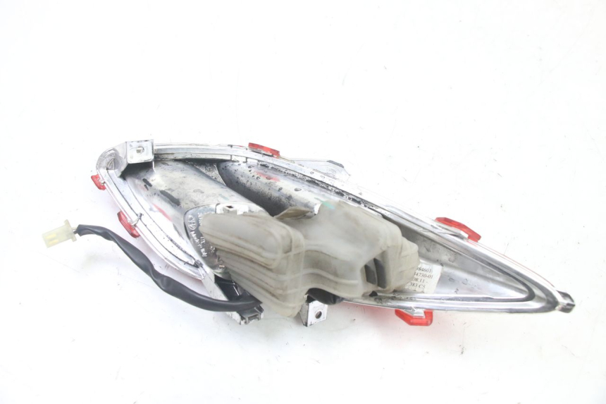 photo de FEU ARRIERE DROIT YAMAHA X-MAX XMAX 125 (2010 - 2013) - Gros plan technique