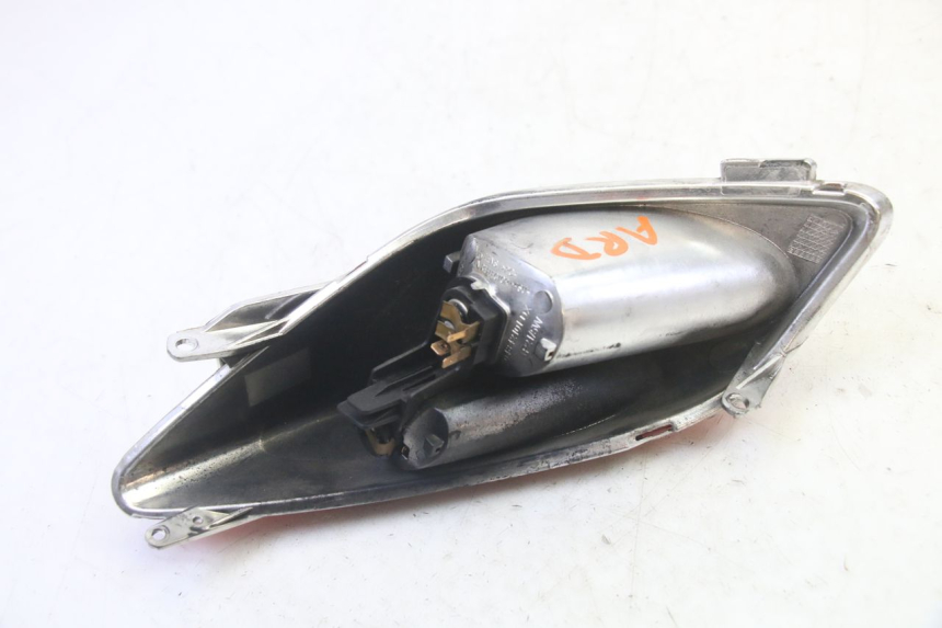 photo de FEU ARRIERE DROIT YAMAHA X-MAX XMAX 250 (2006 - 2009) - État de surface