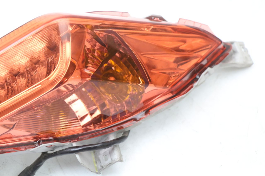 photo de FEU ARRIERE DROIT YAMAHA XMAX X-MAX ABS 125 (2017 - 2020) - Zoom état d’usage