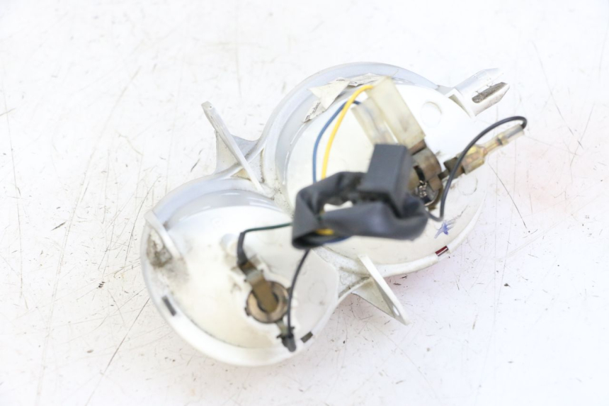 photo de FEU ARRIERE DROIT YAMAHA YP MAJESTY 125 (2007 - 2010) - Autre angle de vue