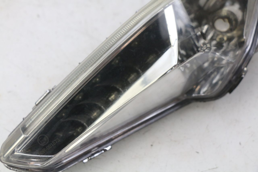 photo de FEU ARRIERE DROIT YAMASAKI YM T 125 (2015 - 2020) - Zoom état d’usage