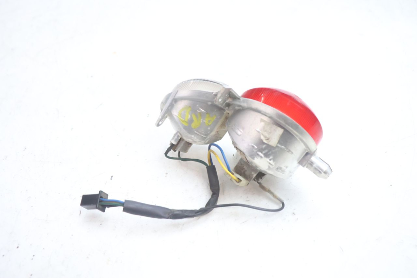 photo de FEU ARRIERE DROIT YAMAHA YP MAJESTY 125 (2002 - 2006) - Autre angle de vue