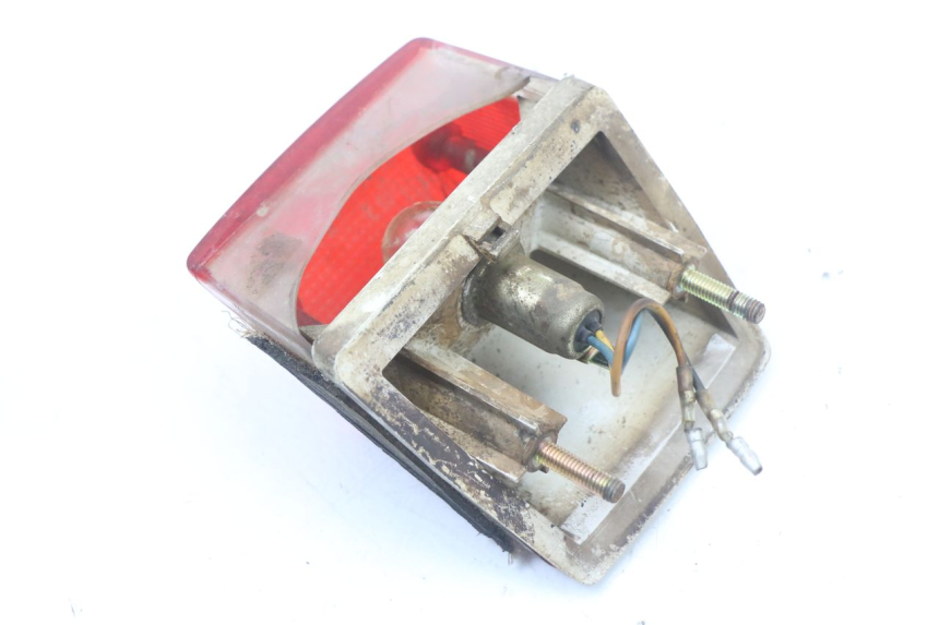 photo de FEU ARRIERE YAMAHA DTLC 125 (1982 - 1987) - Gros plan technique