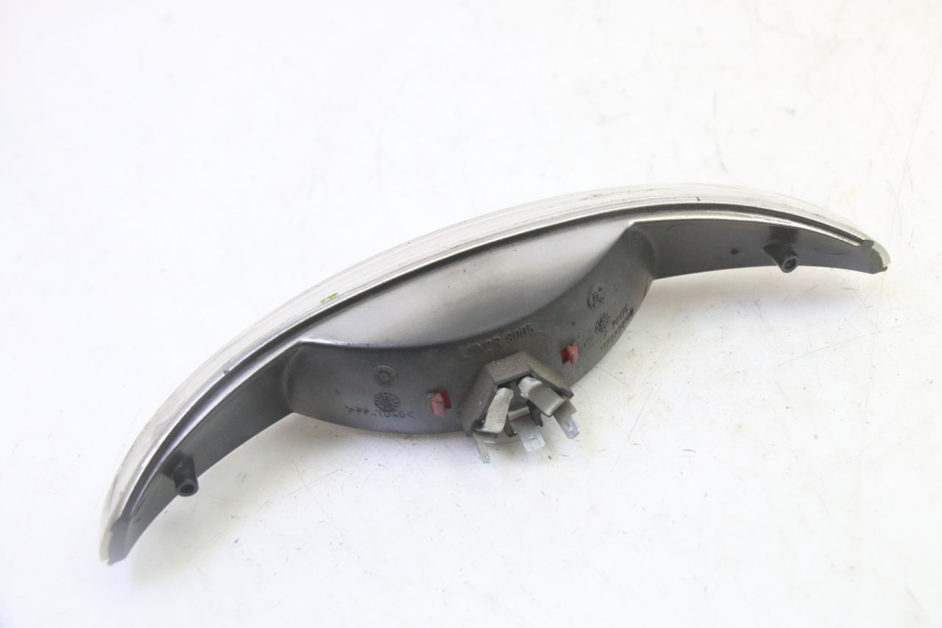 photo de FEU ARRIERE PEUGEOT ELYSTAR 50 (2002 - 2014) - Gros plan technique