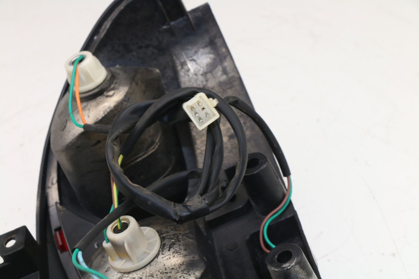 photo de FEU ARRIERE FALCONBIKE F-125 125 (2007 - 2012) - Gros plan technique