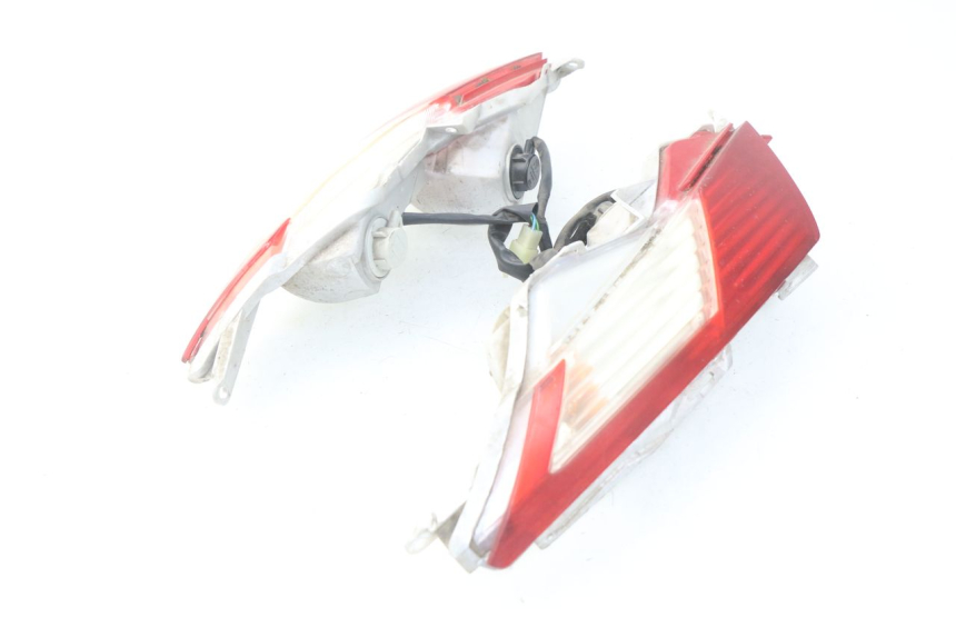 photo de FEU ARRIERE HONDA FES PANTHEON 125 (2003 - 2007) - Gros plan technique