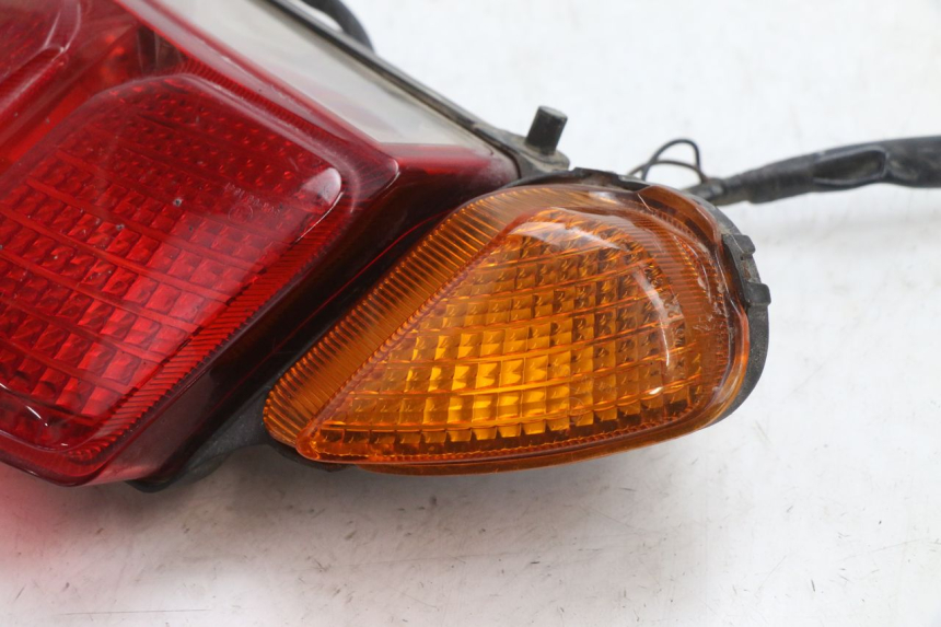 photo de FEU ARRIERE YAMAHA FJR 1300 (2001 - 2005) - Gros plan technique