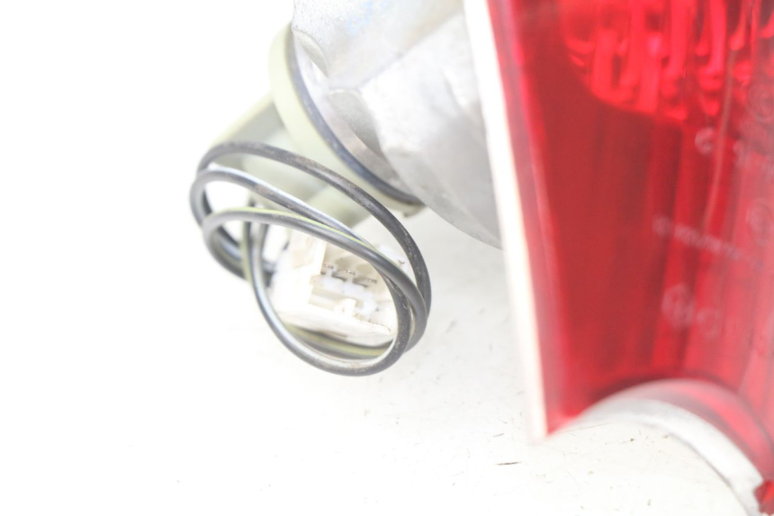 photo de FEU ARRIERE PIAGGIO FLY 100 (2006 - 2010) - Zoom état d’usage