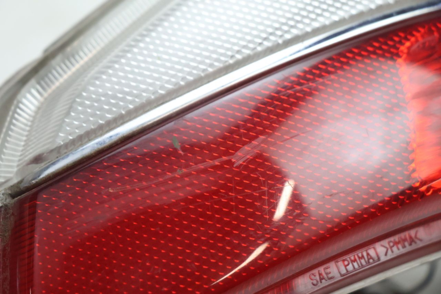 photo de FEU ARRIERE GAUCHE SUZUKI BURGMAN EXECUTIVE ABS 650 (2006 - 2012) - Détail de la pièce
