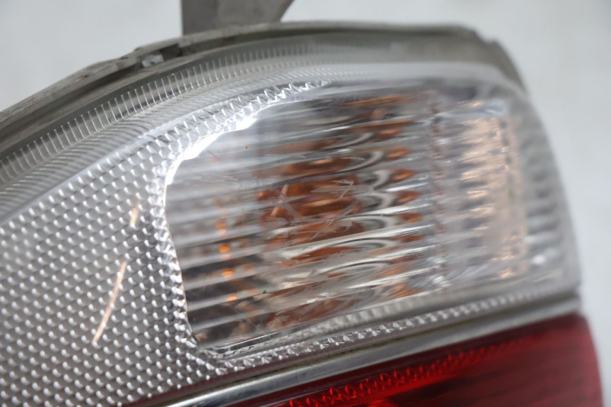 photo de FEU ARRIERE GAUCHE SUZUKI BURGMAN EXECUTIVE ABS 650 (2006 - 2012) - Autre angle de vue