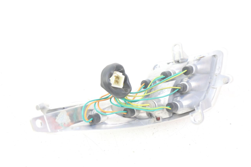 photo de FEU ARRIERE GAUCHE PEUGEOT E-VIVACITY 1 (2012 - 2018) - Gros plan technique