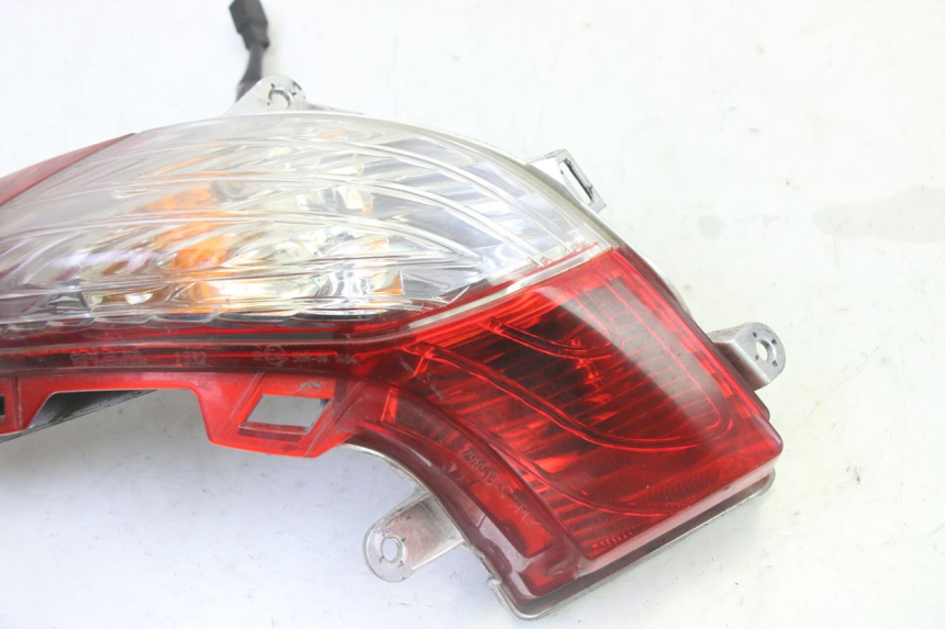 photo de FEU ARRIERE GAUCHE HONDA FES S-WING SWING ABS 125 (2007 - 2015) - Zoom état d’usage