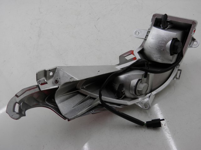 photo de FEU ARRIERE GAUCHE HONDA FES S-WING SWING 125 (2007 - 2015) - Détail de la pièce