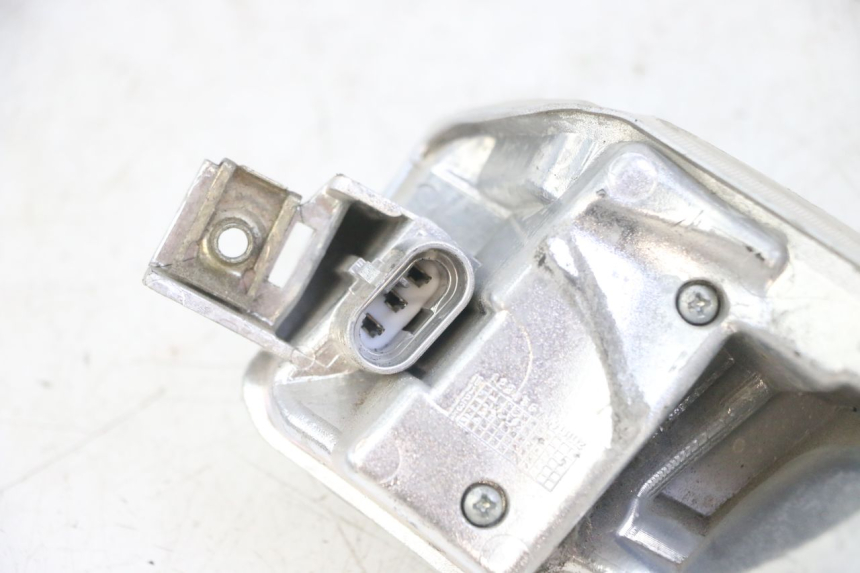 photo de FEU ARRIERE GAUCHE PIAGGIO IE MP3 YOURBAN 300 (2011 - 2016) - Gros plan technique