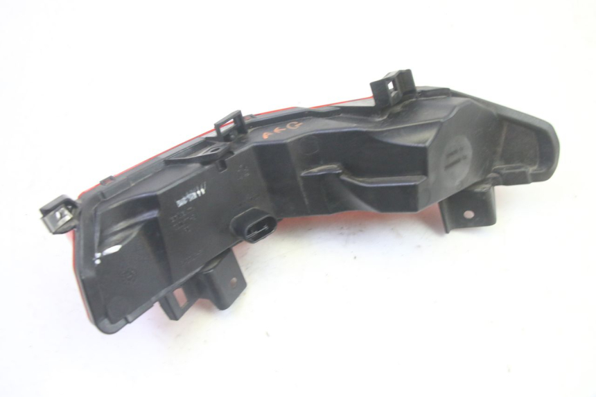 photo de FEU ARRIERE GAUCHE PIAGGIO MP3 HPE 350 (2018 - 2020) - Gros plan technique