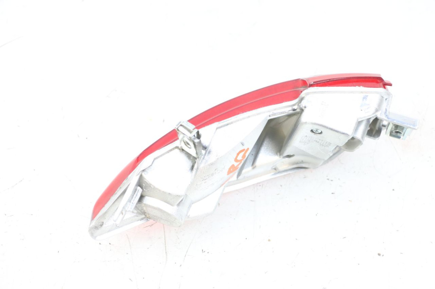 photo de FEU ARRIERE GAUCHE PIAGGIO MP3 HPE 300 (2019 - 2026) - Gros plan technique