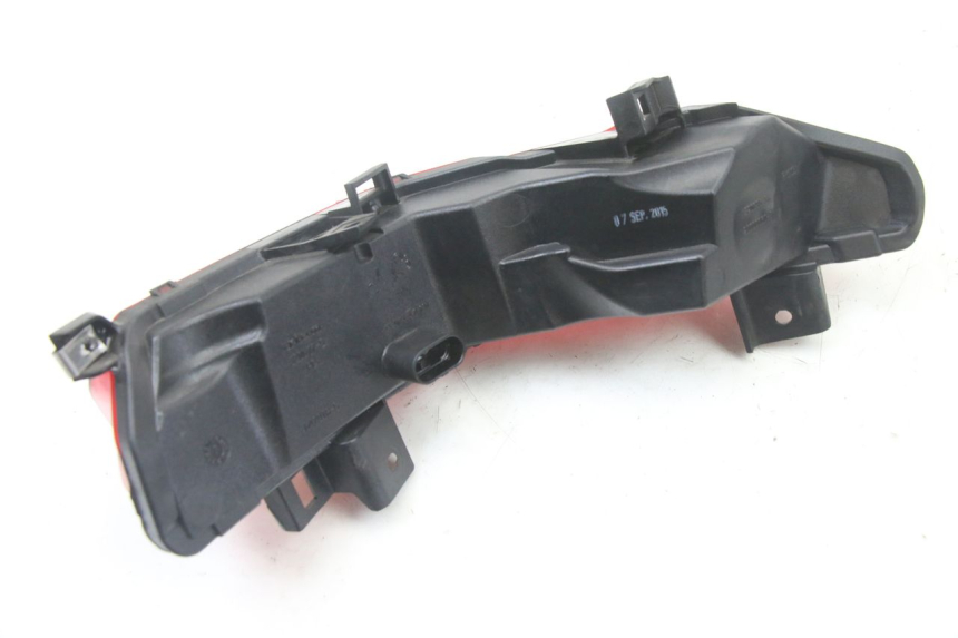 photo de FEU ARRIERE GAUCHE PIAGGIO MP3 500 (2014 - 2017) - Points de fixation