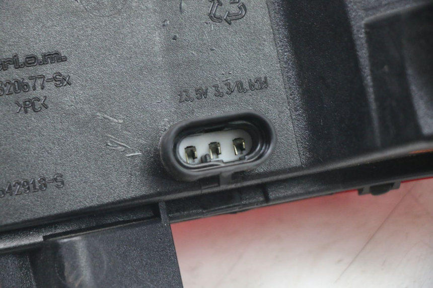 photo de FEU ARRIERE GAUCHE PIAGGIO MP3 500 (2014 - 2017) - État de surface