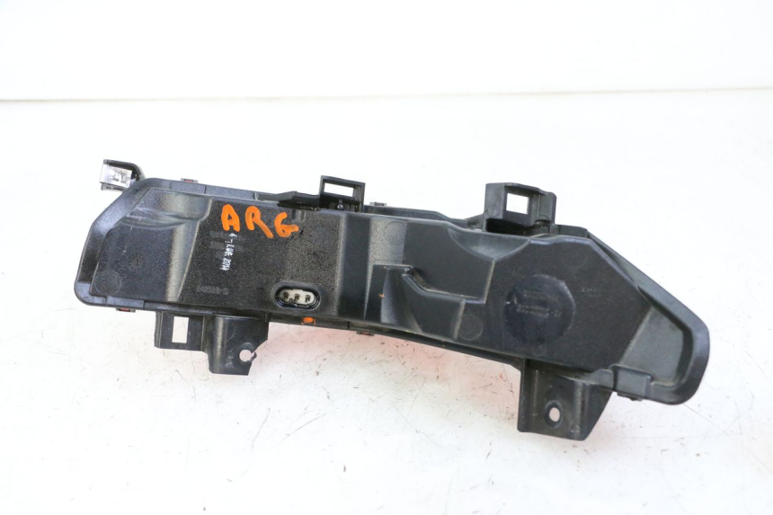 photo de FEU ARRIERE GAUCHE PIAGGIO MP3 500 (2014 - 2017) - Autre angle de vue