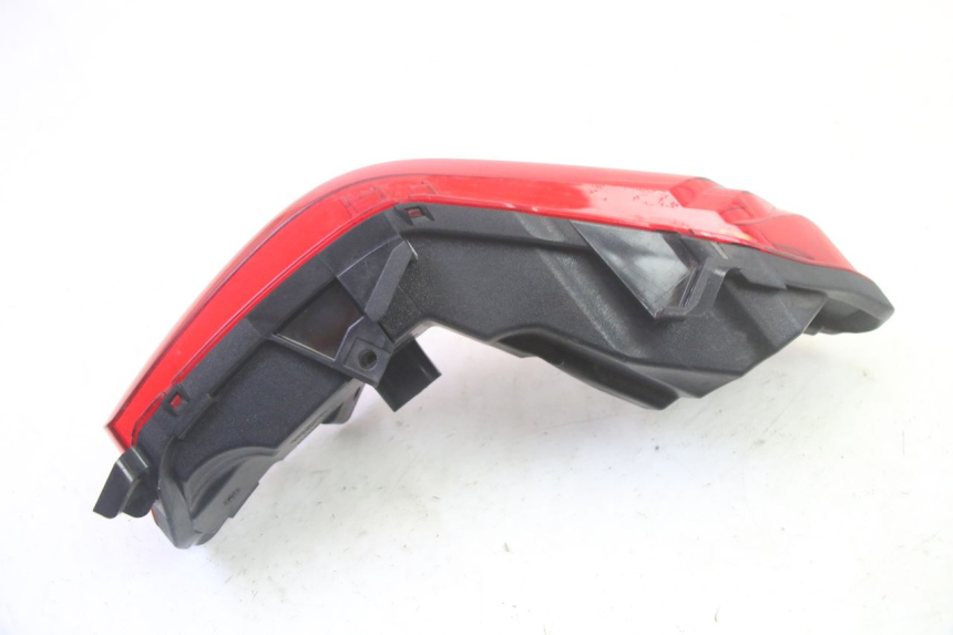 photo de FEU ARRIERE GAUCHE PIAGGIO MP3 500 (2016 - 2018) - Autre angle de vue