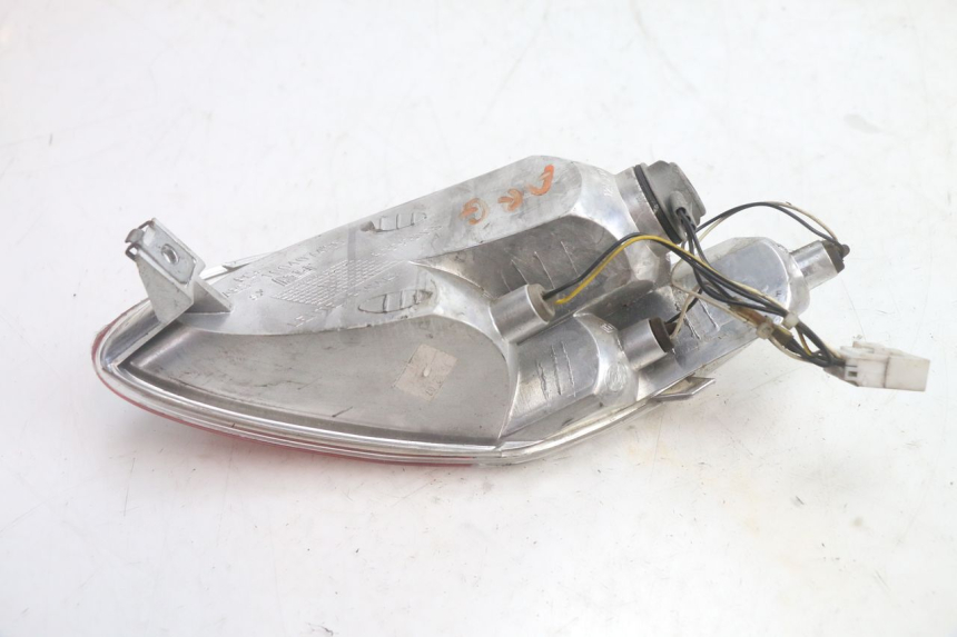 photo de FEU ARRIERE GAUCHE PIAGGIO MP3 125 (2006 - 2014) - Gros plan technique
