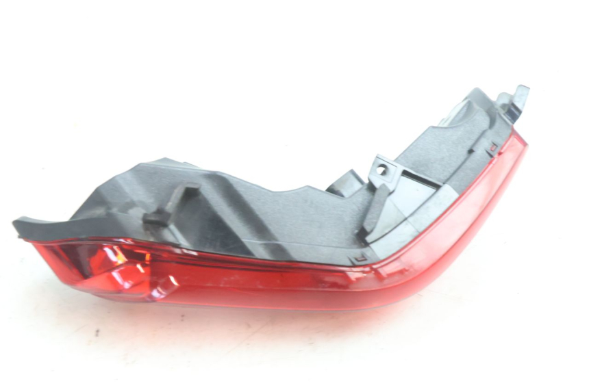photo de FEU ARRIERE GAUCHE PIAGGIO MP3 500 (2016 - 2018) - Autre angle de vue