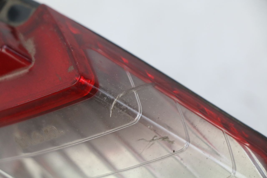 photo de FEU ARRIERE GAUCHE PEUGEOT SATELIS COMPRESSOR K15 125 (2006 - 2009) - Autre angle de vue