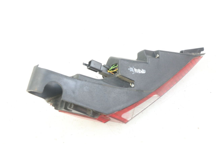 photo de FEU ARRIERE GAUCHE PEUGEOT SATELIS COMPRESSOR K15 125 (2006 - 2009) - Points de fixation