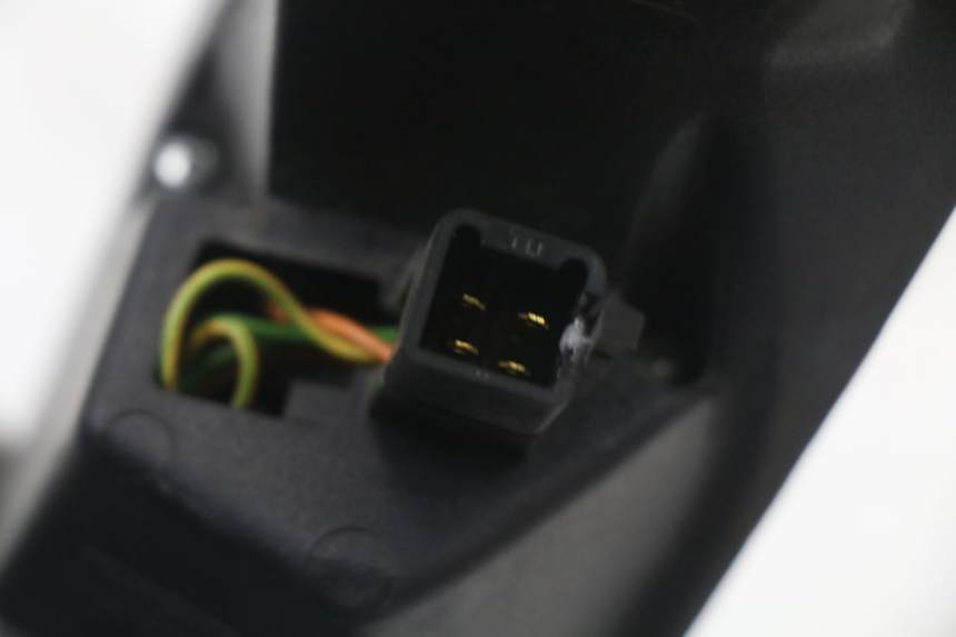 photo de FEU ARRIERE GAUCHE PEUGEOT SATELIS 125 (2010 - 2012) - Marquages et références