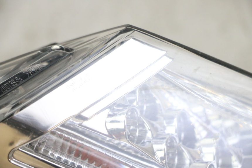 photo de FEU ARRIERE GAUCHE PEUGEOT SATELIS 125 (2013 - 2018) - Autre angle de vue