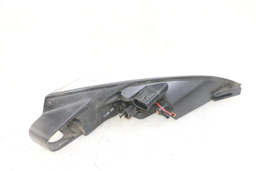 photo de FEU ARRIERE GAUCHE PEUGEOT SATELIS 125 (2013 - 2018) - Gros plan technique