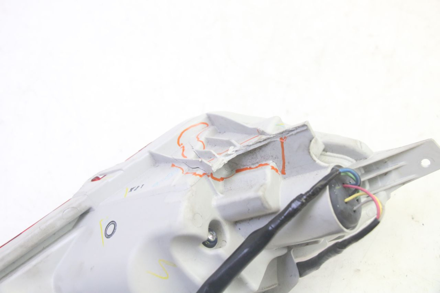 photo de FEU ARRIERE GAUCHE YAMAHA TRICITY 300 (2020 - 2024) - Points de fixation