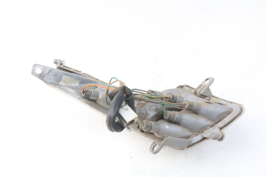 photo de FEU ARRIERE GAUCHE PEUGEOT VIVACITY NEW 4T 50 (2008 - 2017) - Autre angle de vue