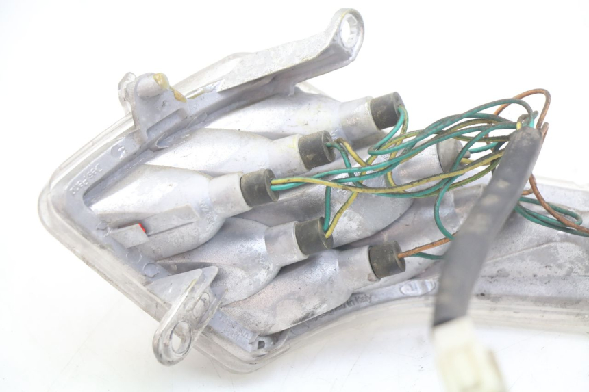 photo de FEU ARRIERE GAUCHE PEUGEOT VIVACITY 125 (2010 - 2017) - Autre angle de vue